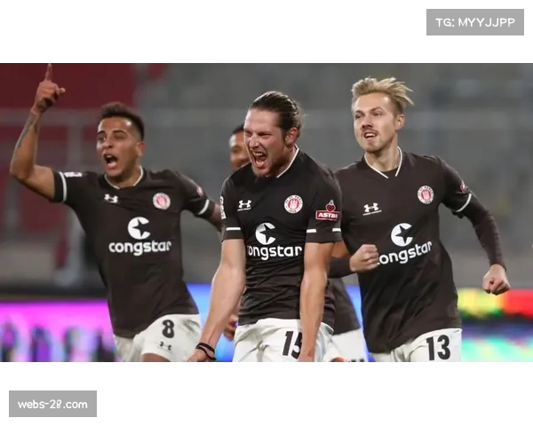 德甲俱乐部每月举办开放日活动 球迷与球员零距离互动共享足球魅力