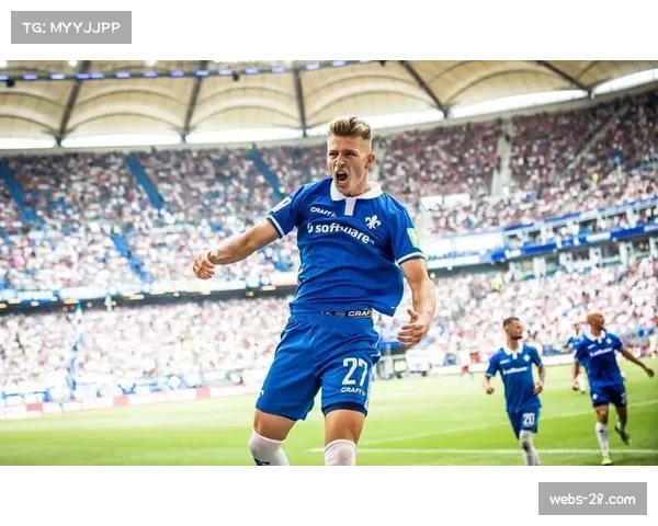 达姆施塔特主场对阵沙尔克,比赛期间球迷突发昏迷情况危急